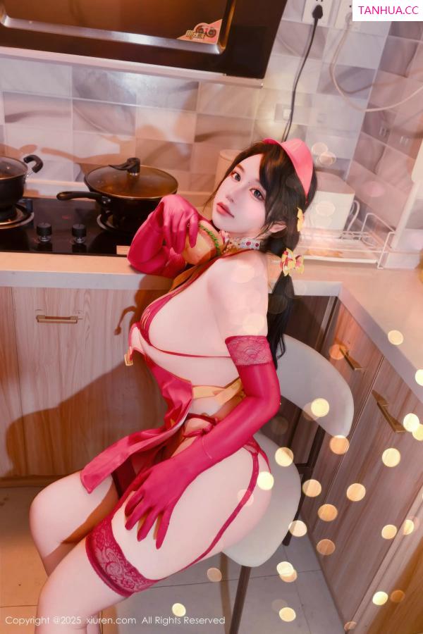   [XiuRen]高清写真图 2025.12.25 No.11154 汐汐爱吃草莓 红色情趣内衣第8张图片